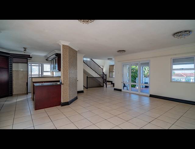 4 BEDROOM APARTMENT FOR SALE IN LA LUCIA